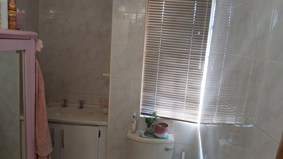 2 Bedroom Property for Sale in Langenhovenpark Free State